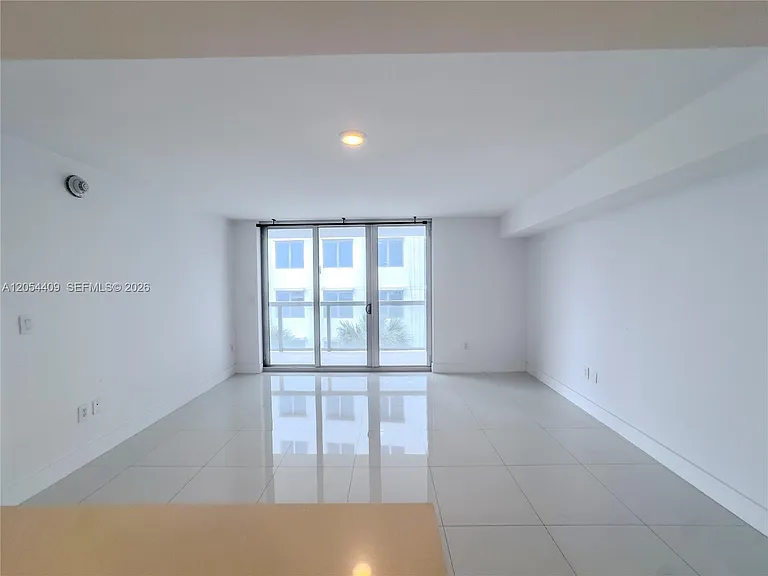 9261 E Bay Harbor Dr #405 — Photo 8