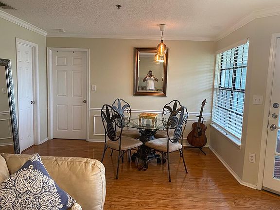 4th image of 1000 W Horatio St APT 305