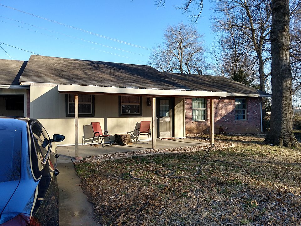 1st image of 104 N Wortman Pl