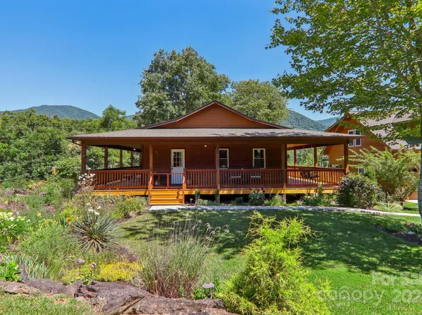 158 Johnson Branch Rd, Maggie Valley, NC 28751