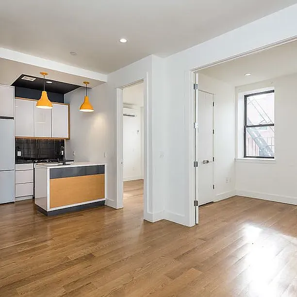 140 Manhattan Avenue — Photo 1