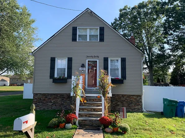 2060 Lincoln St, Croydon, PA 19021