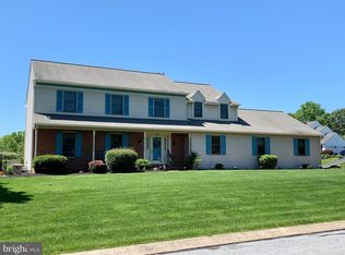 702 Woodhall Dr, Willow Street, PA 17584
