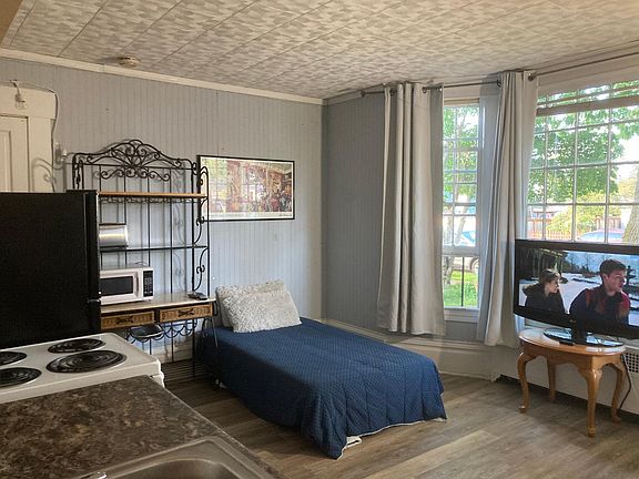 2nd image of 214 S Blakeley St #1