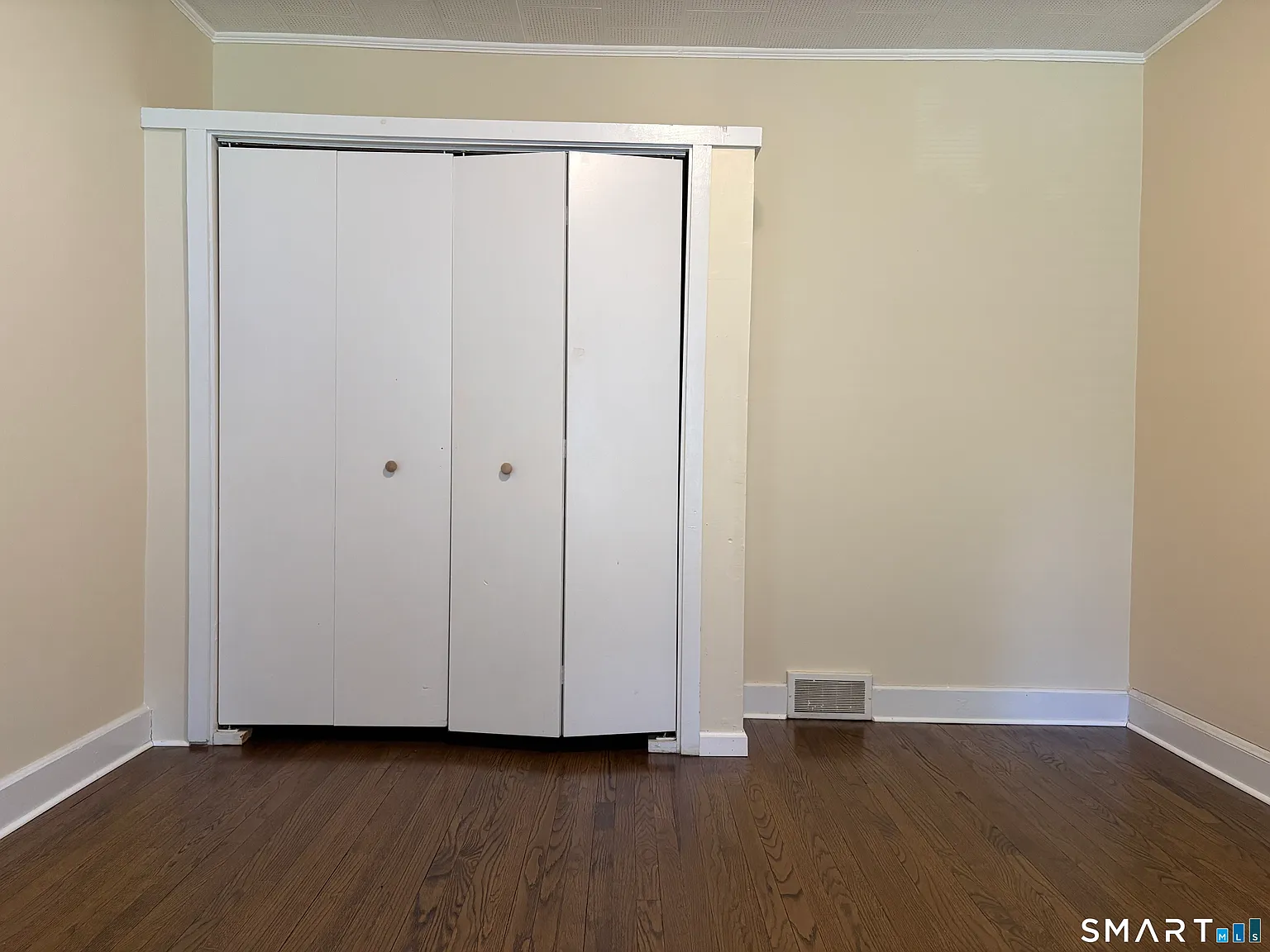 3 bed, 1.0 bath, 2796 sqft, $1,850 — Photo 4
