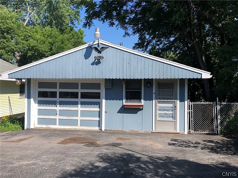 708 Schuyler St — Photo 24