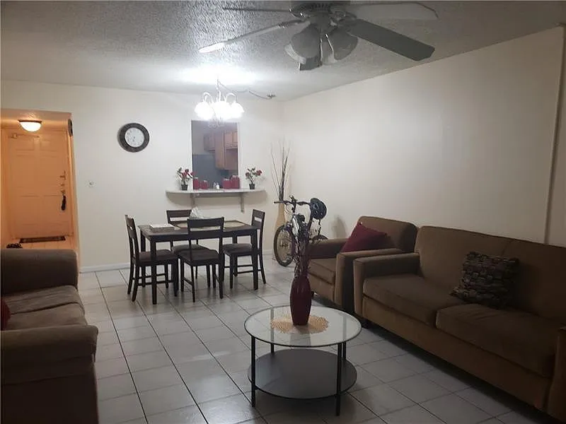 2 bed, 2.0 bath, 949 sqft, $1,900 — Photo 3
