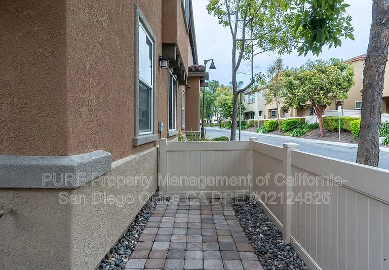 1658 El Raval Way #2 — Photo 19