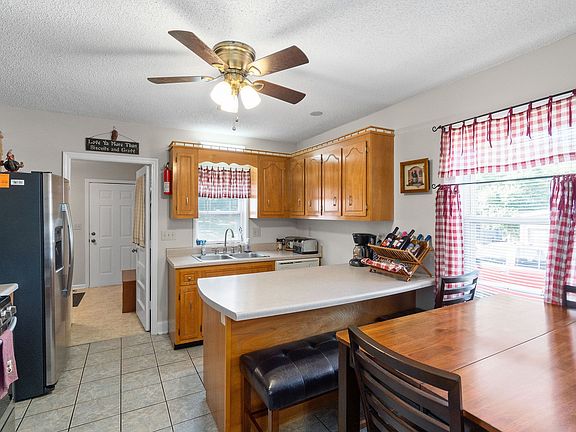 5th image of 424 Highland Cir