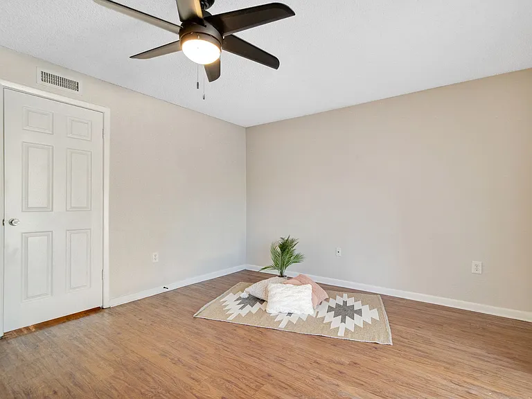 1415-1419 E Gore St — Photo 12