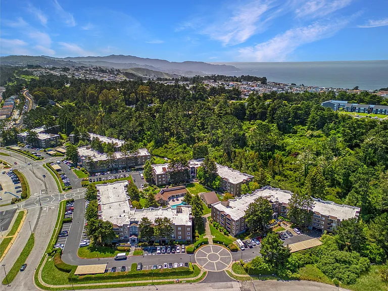 Serramonte Ridge — Photo 30
