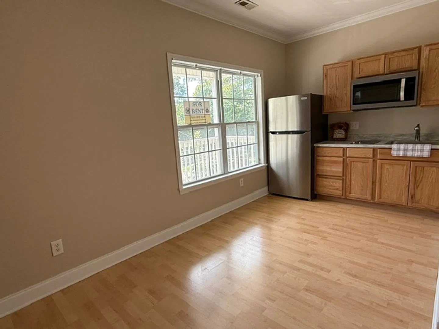 Downtown 2BR 2BA Upper unit — Photo 3