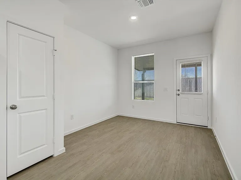 519 Louis Ln — Photo 10