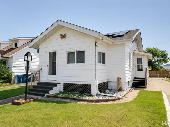 455 N 1st St, Wood River, IL 62095