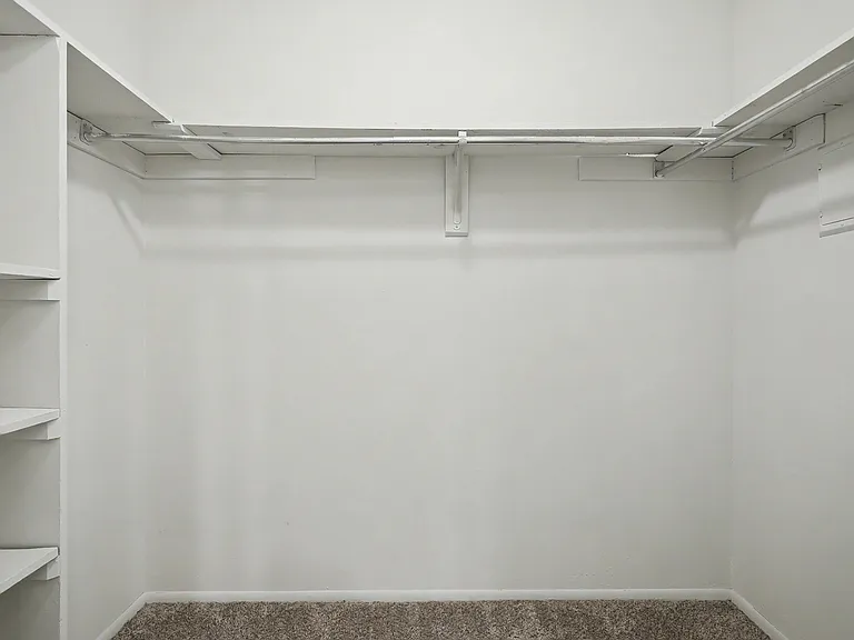 Ridgeview - Walk-in Closet Ridgeview - Walk-in Closet