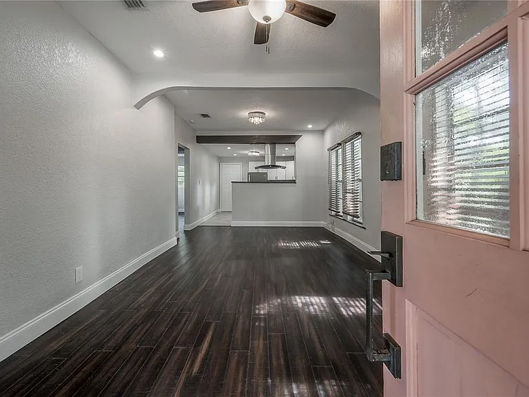 1222 E Curtis St — Photo 4