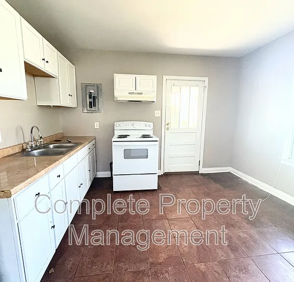 3212 Avenue G — Photo 3