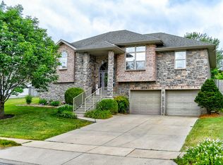 5761 S Fairview Ave, Springfield, MO 65810