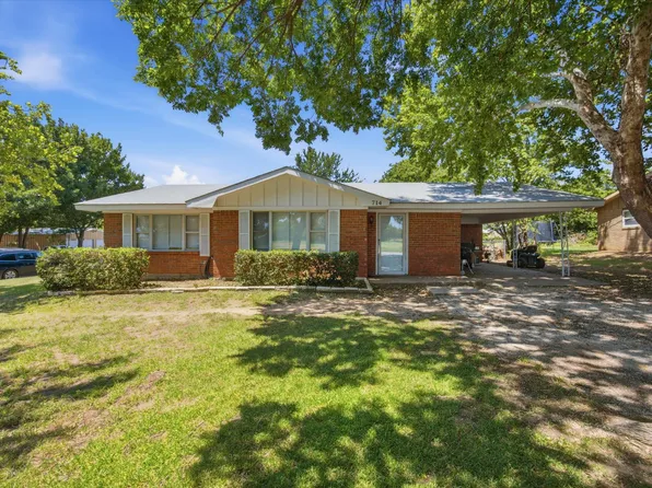 714 Decatur St, Bowie, TX 76230