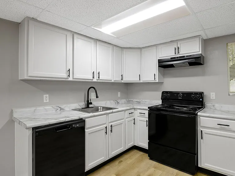 The Riverside Apartment Homes — Photo 19