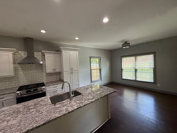 3rd image of 2822 Brassfield Cir
