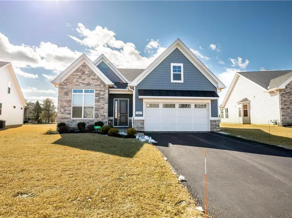 7027 Oak Ln E, Bath, PA 18014