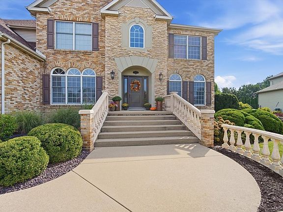 3rd image of 3 Lavender Ln
