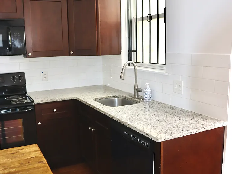 1503 W Seybert St #B — Photo 8