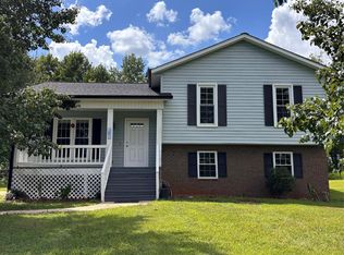 155 Riverside Farm Ln, Hiddenite, NC 28636