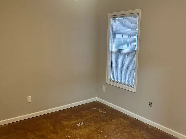 403 405th Highway 63 N — Photo 3