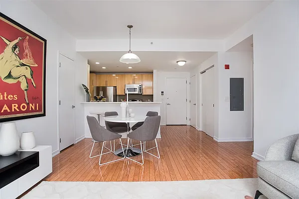 Sold by Christoph Schluender Realty | media 8