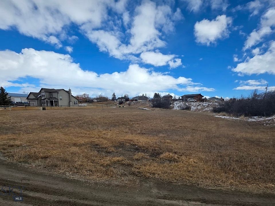 2nd image of 208 4th St E