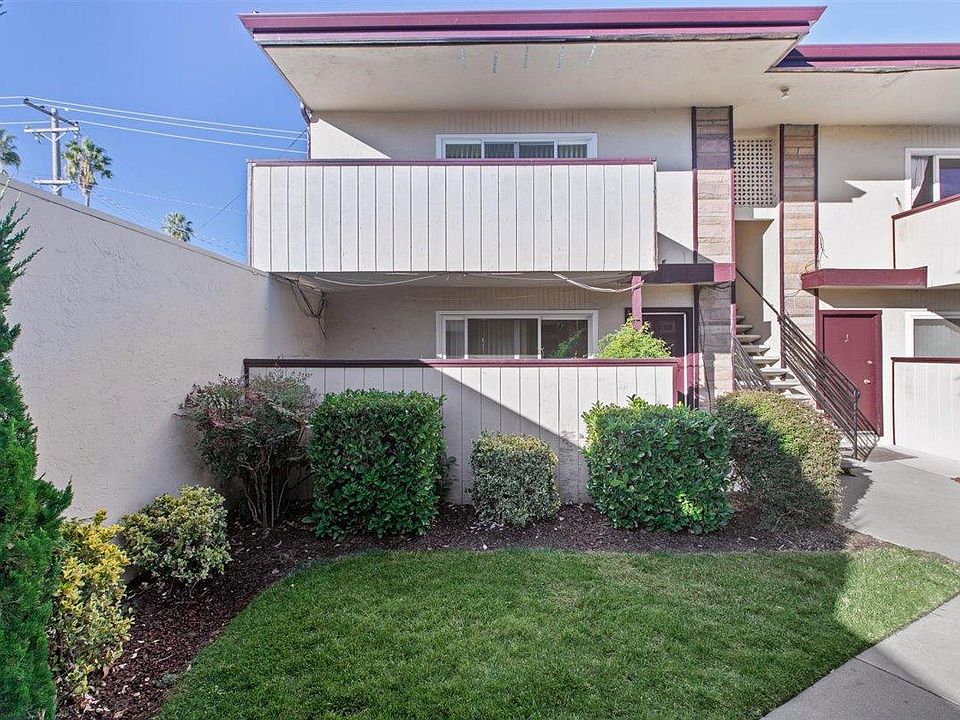 1st image of 10195 Park Cir W #4