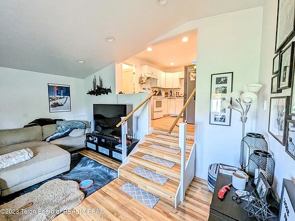 3rd image of 239 E Garnet Ave #B