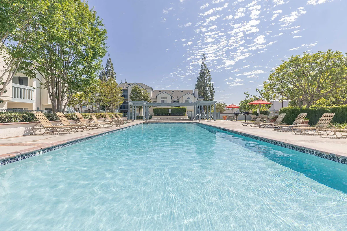 Photo 1 of 42 - River Ridge Apartment Homes - Corona, CA Primary Photo - River Ridge Apartment Homes
