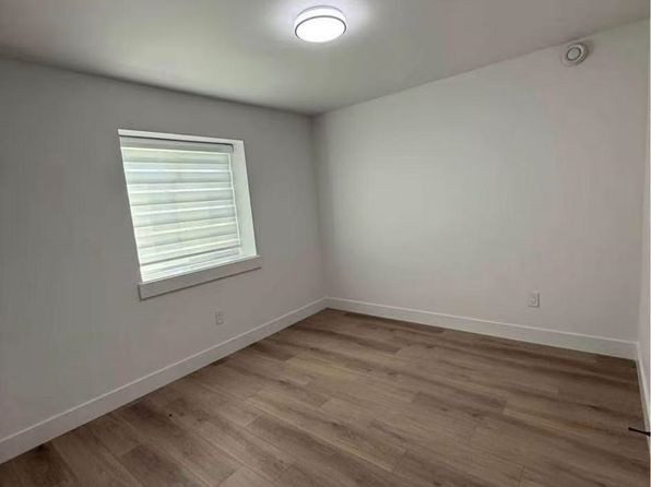 2 bedroom rental in Surrey — photo 5