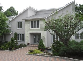 10 Tomalyn Hill Rd, Montville, NJ 07045
