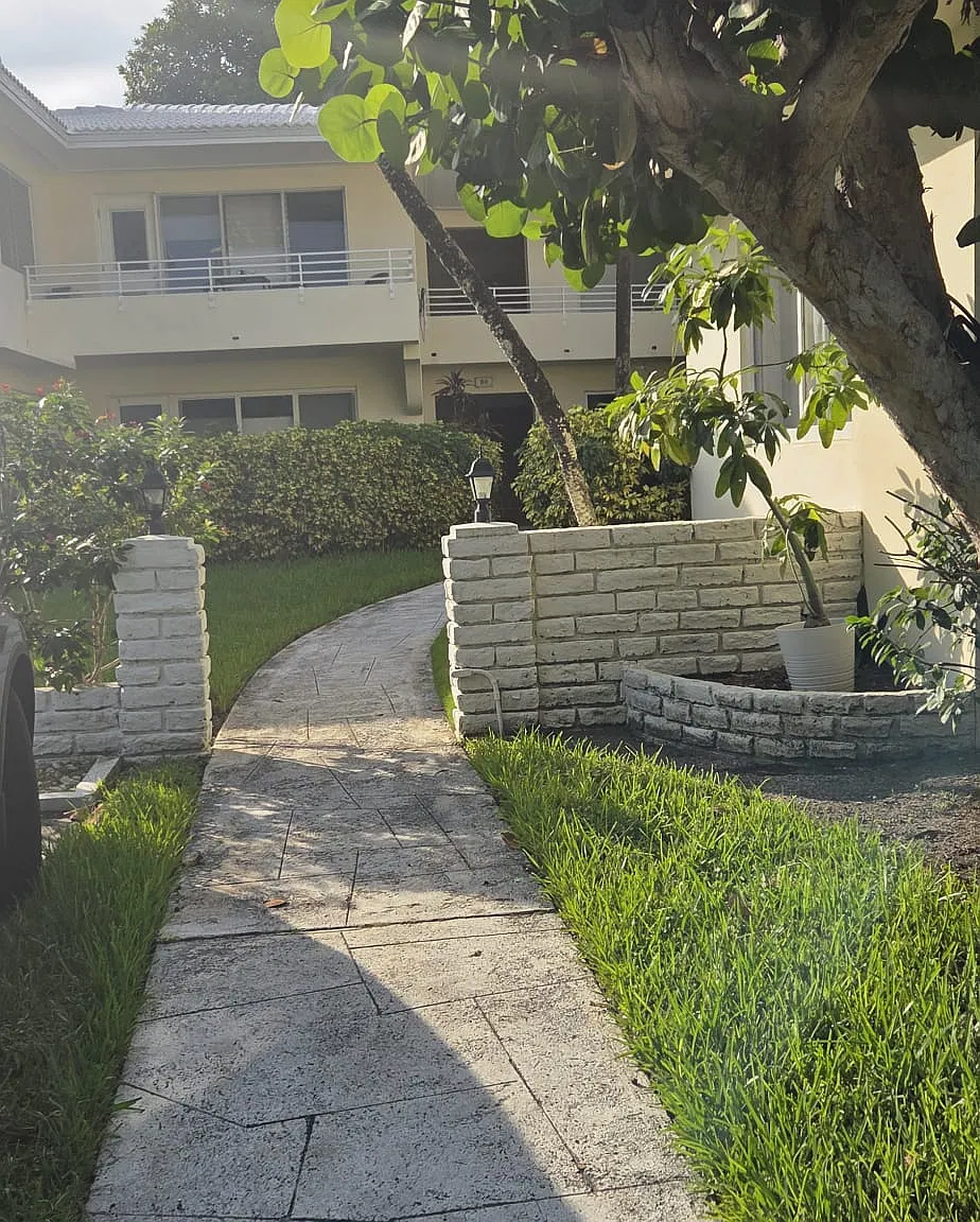 2 bed, 1005 sqft, $3,350 — Photo 2