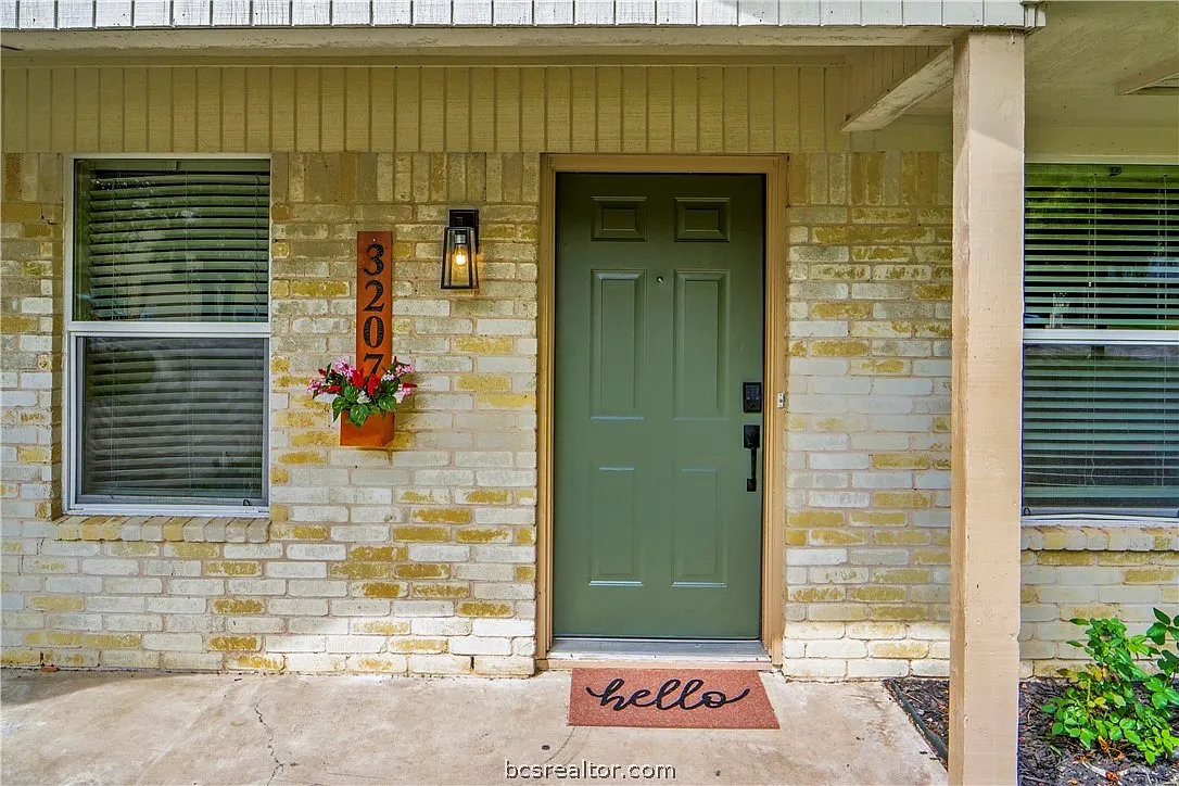 3 bed, 1440 sqft, $1,950 — Photo 2