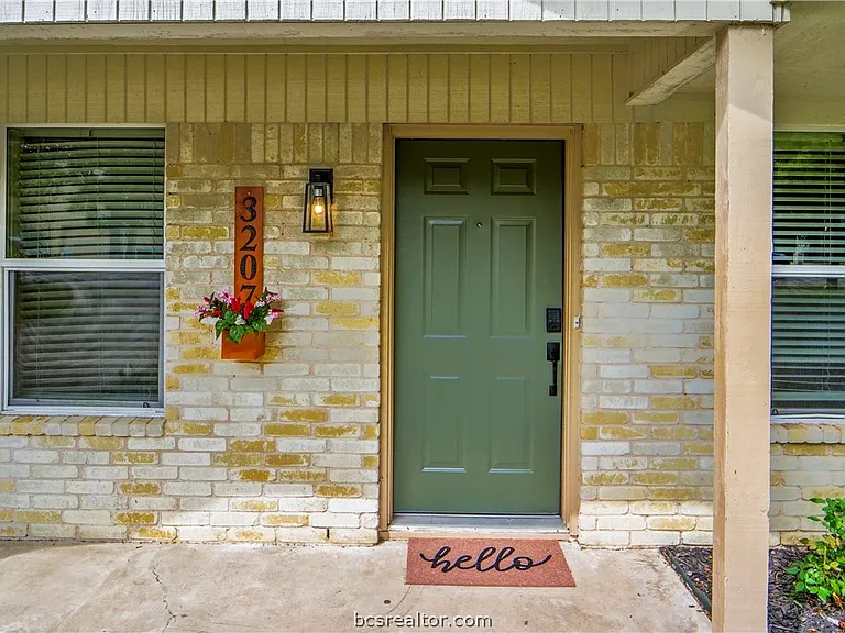 3207 Heatherwood Dr — Photo 2