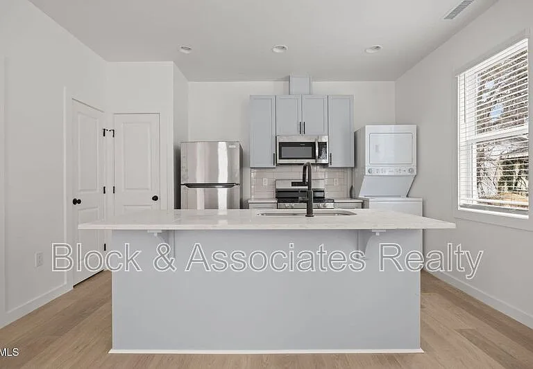 2811 Wilcox Pl #103 — Photo 7