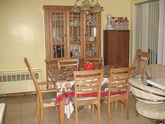 4th image of 1051 E 218th St