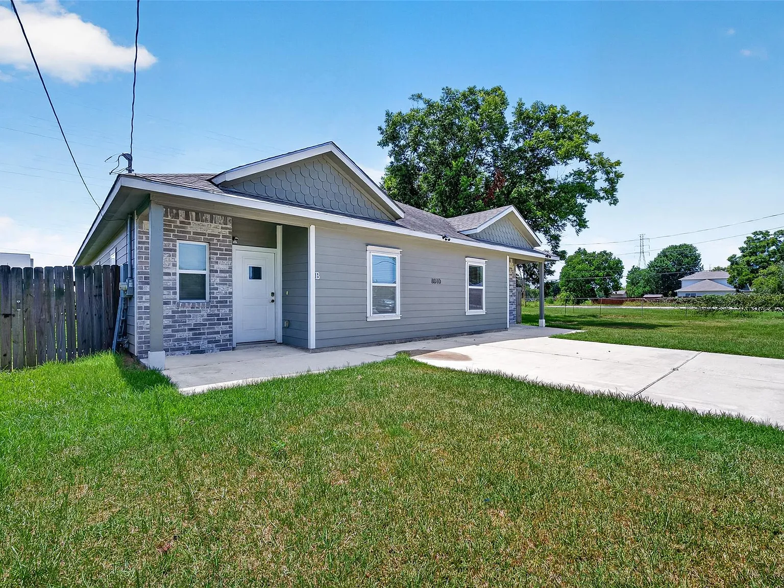 3 bed, 2.0 bath, 2100 sqft, $1,500 — Photo 3