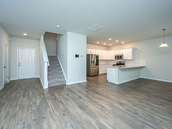 2nd image of 186 Daniels Creek Cir