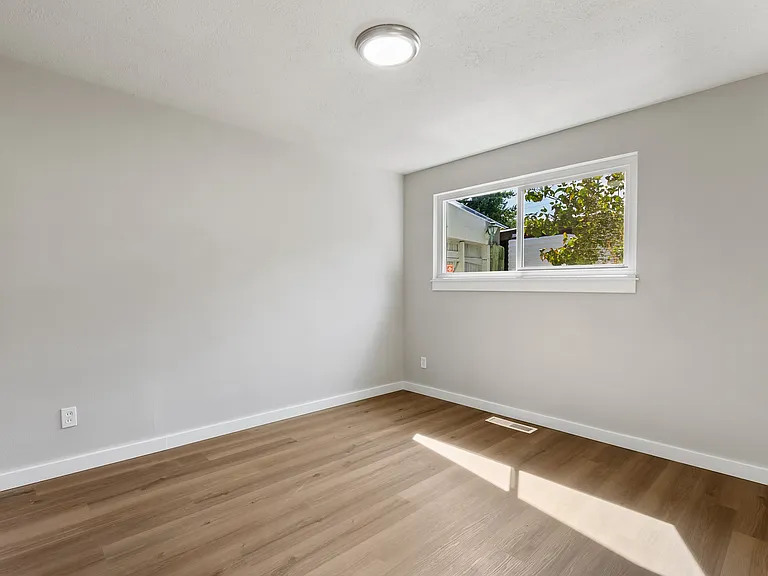 2125 N Highland St — Photo 11