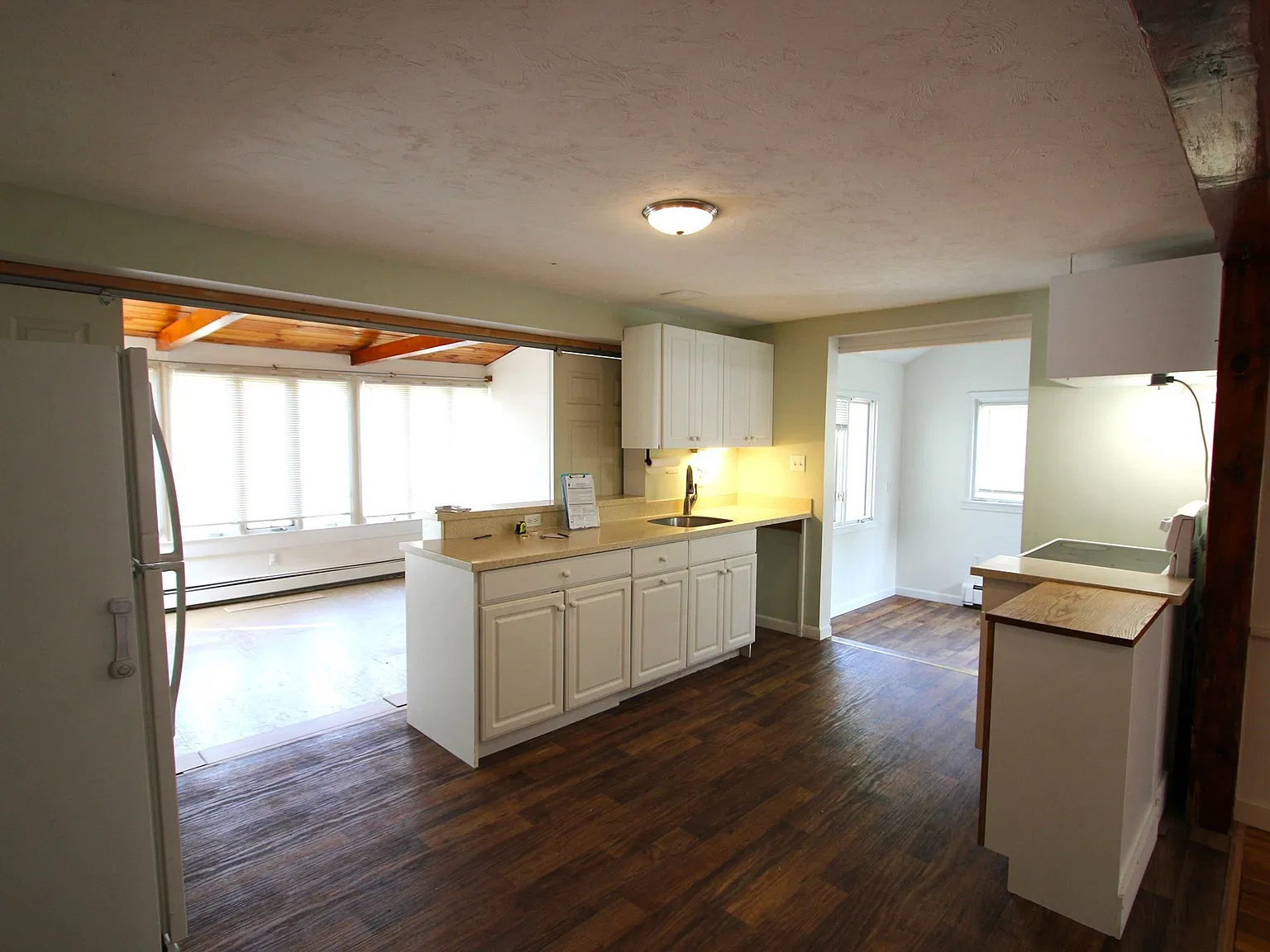 3 bed, 1.0 bath, 1312 sqft, $3,000 — Photo 4