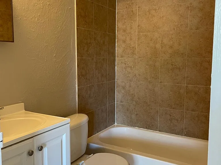 1463 Drew St #B — Photo 7