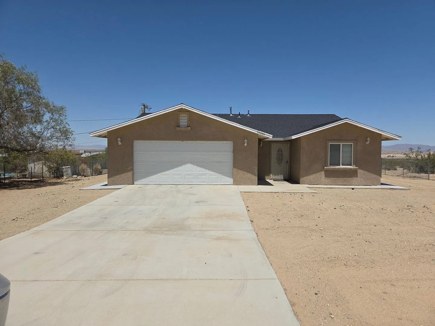 3 Bedroom/ 2 Bathroom - Welcome Home — Photo 1