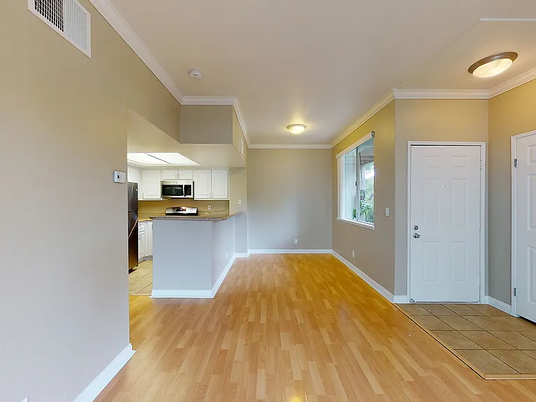 Emerald Pointe — Photo 8