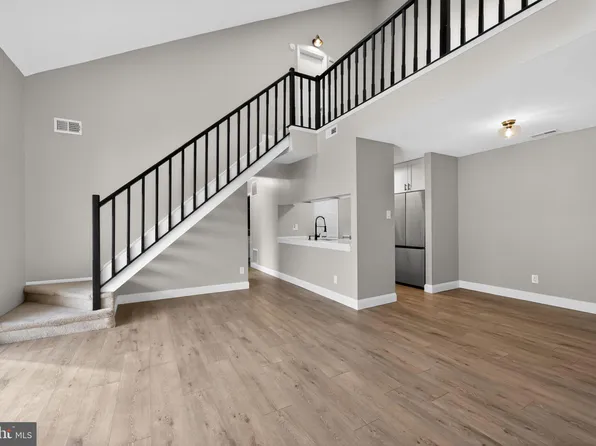 306 The Woods, Cherry Hill, NJ 08003